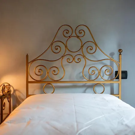 Casa Gialla Il Cipresso * רג'לו